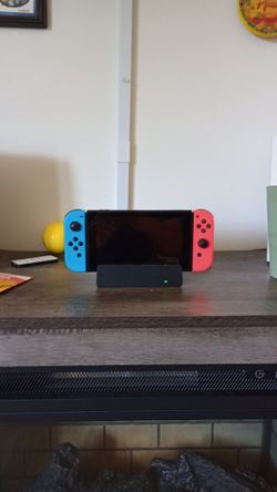Nintendo switch with multiple controllers and 5 games