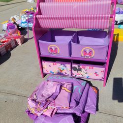 Minnie Mouse books shelf and toddler bedding set