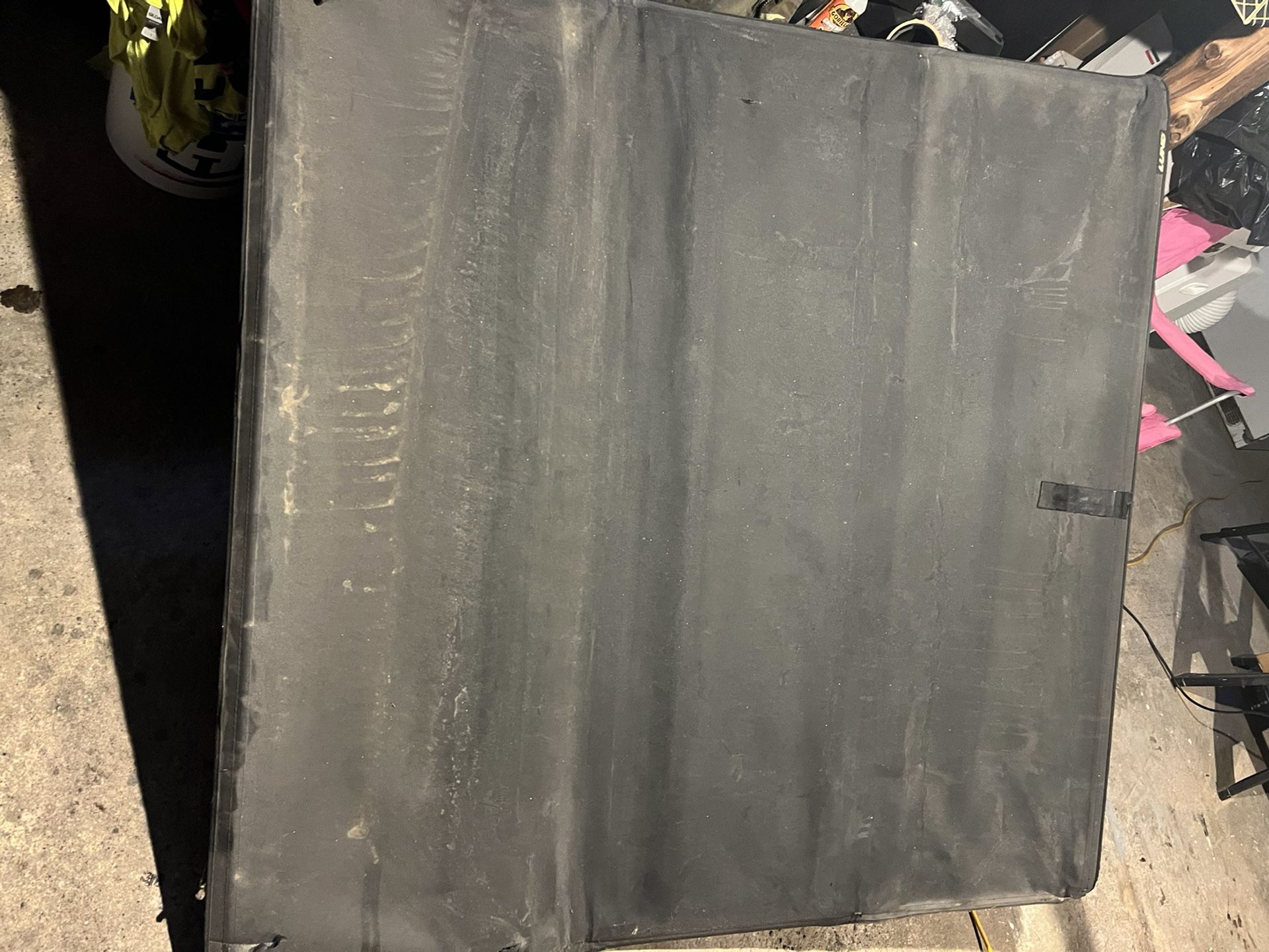 Tonneau Cover Tacoma 5ft Used