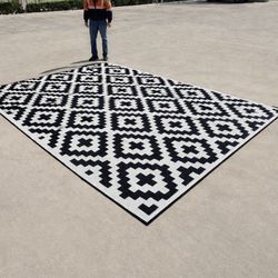 New In Box 9x12 Feet Large Outdoor Waterproof Floor Mat Black And White Pattern With Carrying Case Case Not a Rug Or Carpet 