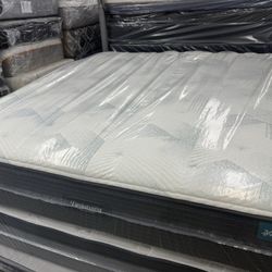 KING SIZE SIMMONS BEAUTYREST HARMONY MATTRESS & BOX SPRINGS BED SET