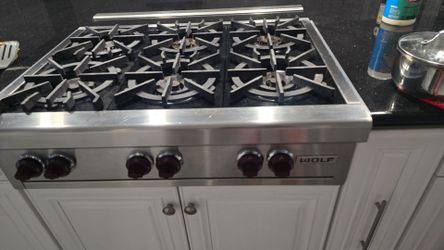 Wolf 6 burner cooktop 36"
