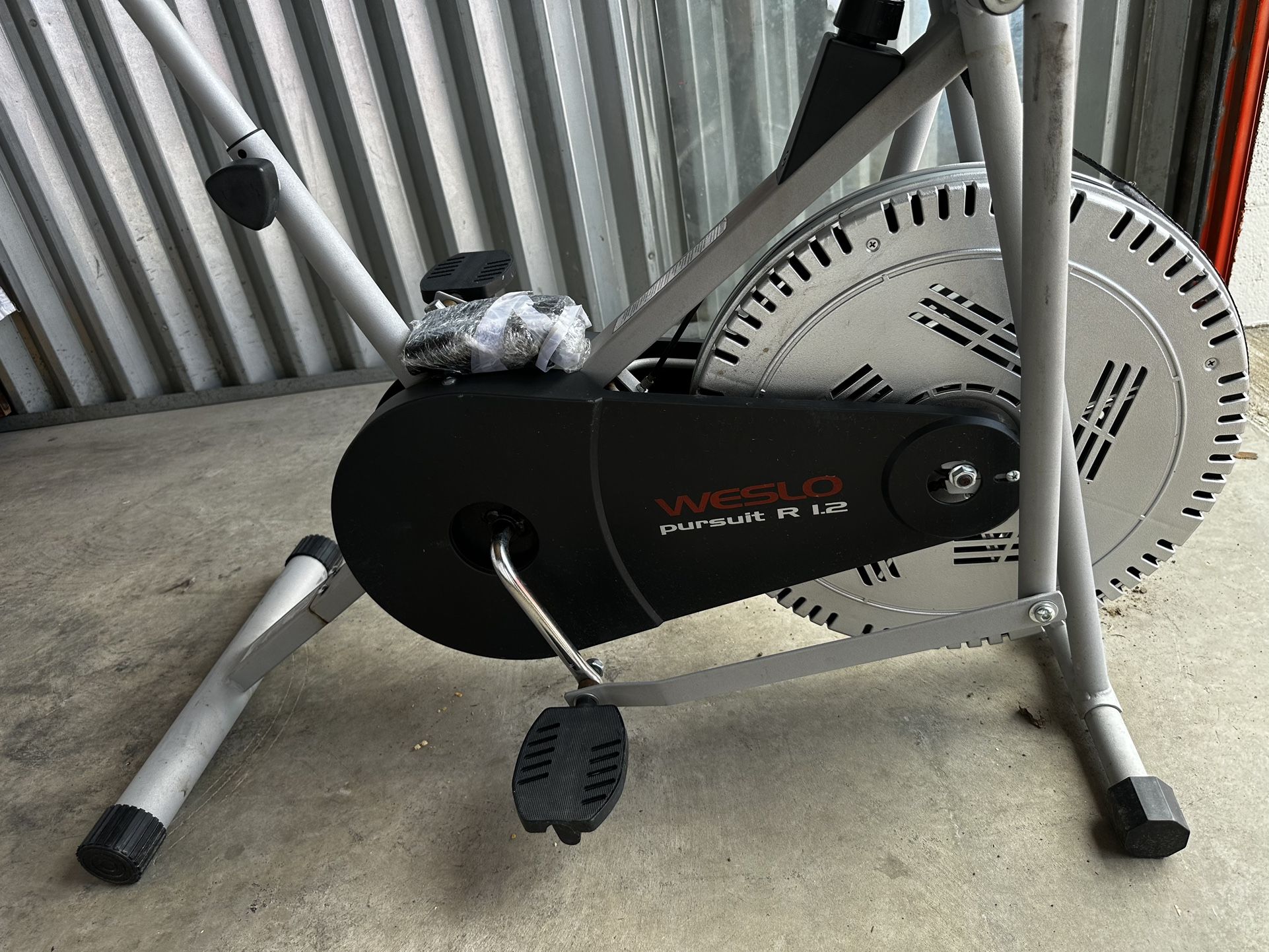 Weslo Pursuit R 1.2 Upright Adjustable Resistance Home Exercise Bike 