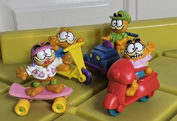 Share VTG 1988 Garfield Odie Dog Figure McDonald's Happy Meal Toy Complete Set of 4