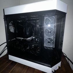 Hyte Y60 White/Black Panda Case with Riser