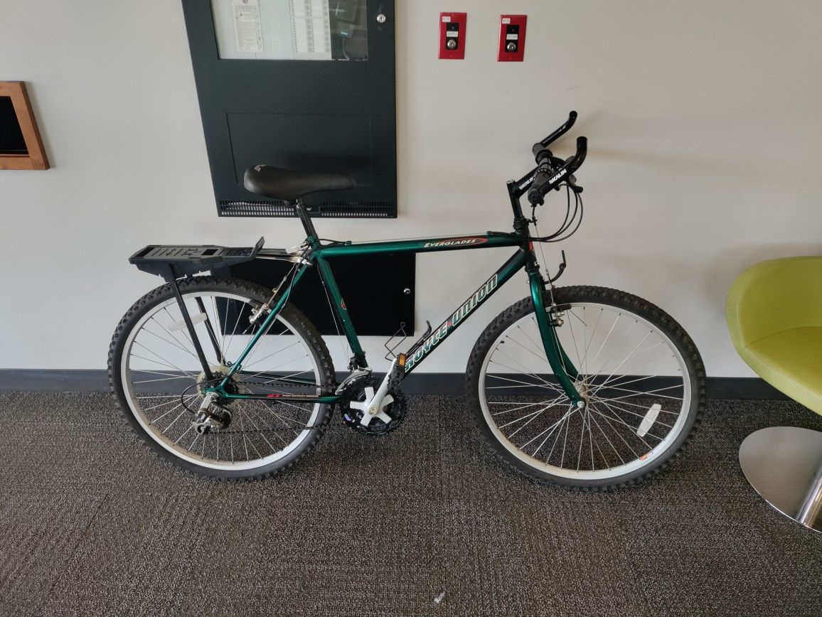 Royce Union Everglades green, size 26 inch tires