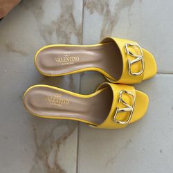 Ladies Shoes Size 8.5. 