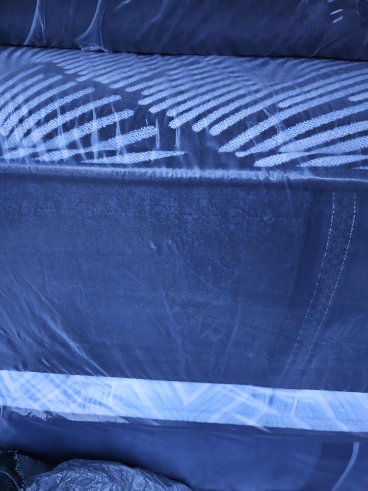 Serta Hybrid King 14"thick