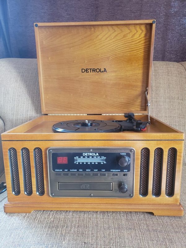 Detrola Music System (KM837). 3speed record player, CD, cassette, AM