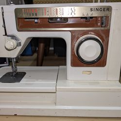USED SEWING MACHINE  PICK UP ONLY