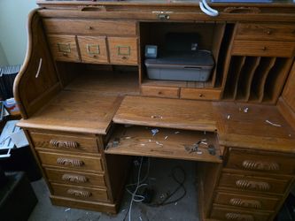 Big dest desk must be picked up.Has multiple has around five drawers printed not included