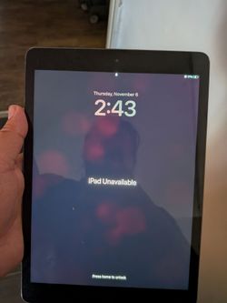 Ipad 8th gen LOCKED