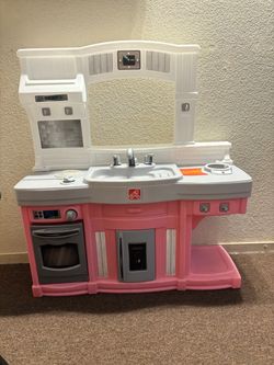 Step 2 toy kitchen