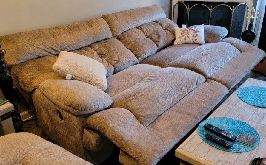 Couch and loveseat recliner