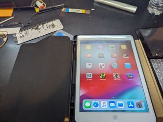 Ipad air 1 gen 32gb with case