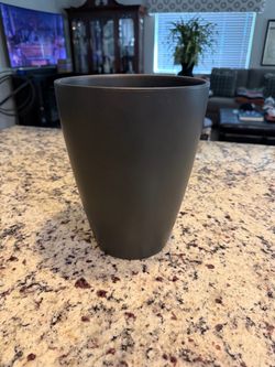 MATTE BLACK CERAMIC VASE