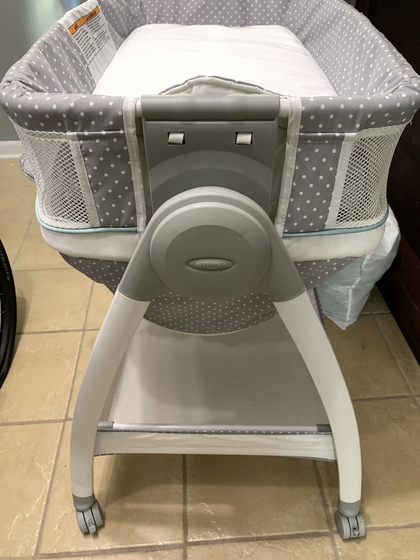 Graco bassinet changing table