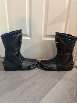 Motorcycle boots