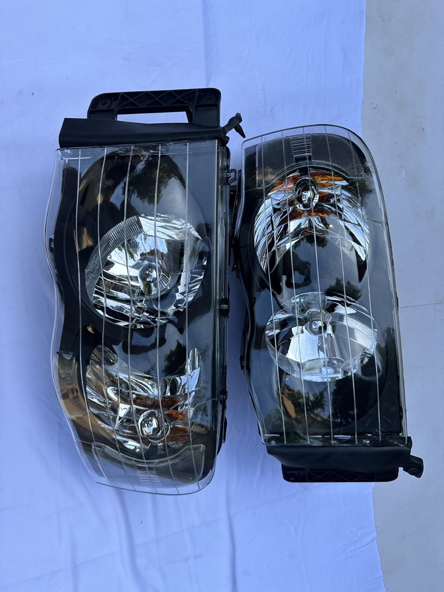 Dodge Ram 1500/2500/3500 Headlight Year 2002-2005