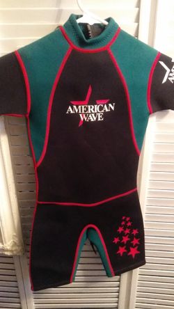 Kids American wave wet suit size xs (both genders)