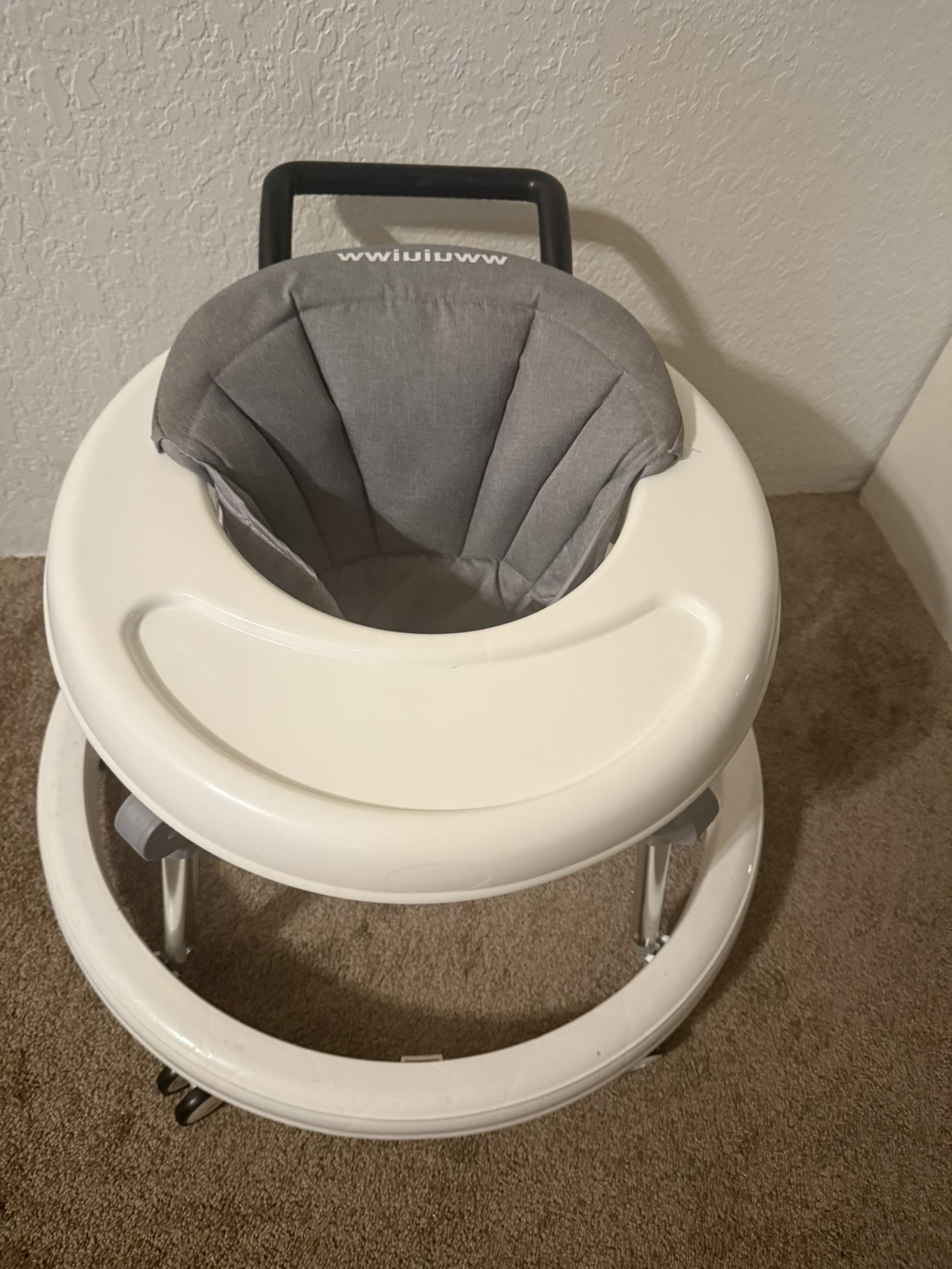 Indoor/outdoor Baby Walker