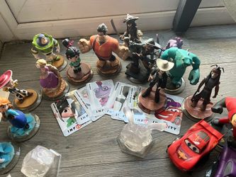 WiiU Disney Infinity Figures + Game & Broken Portal