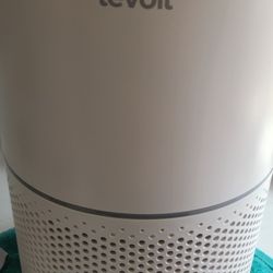 LEVOIT AIR PURIFIER 