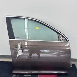 LKQ 2011 VOLKSWAGON Jetta Rt front Door