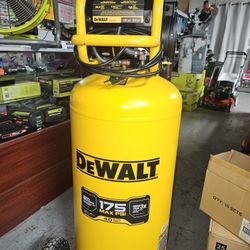 DEWALT
26 Gal. 175 PSI UItra Quiet
Portable Electric Air
Compressor