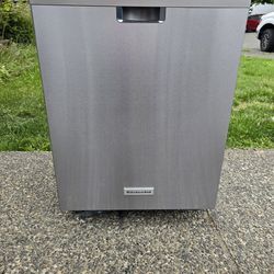 30 Days Warranty (KitchenAid Dishwasher 24w) I Can Help You With Free Delivery Within 10 Miles Distance 