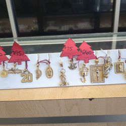 14k 10k Gold Pendant For Sale Different Grams Different If You Interested Please Ask For Maribel Thank You 