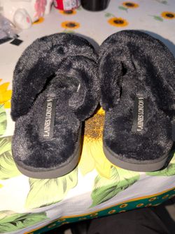 Laines London Black Fluffy Flip Flop Slippers