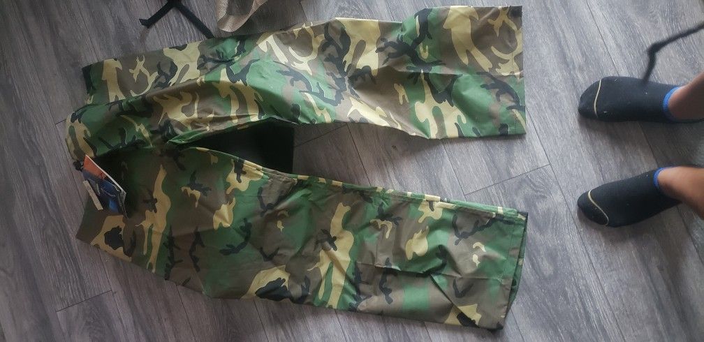 Water-resistant CAMO pants