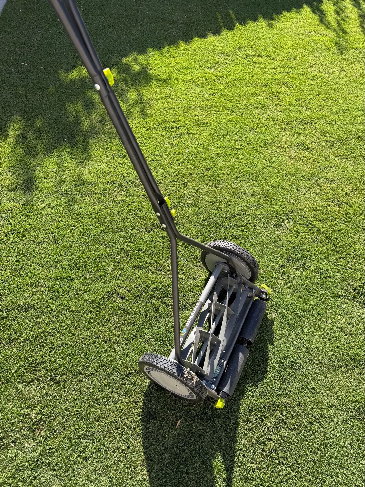Fiskars push reel mower like new