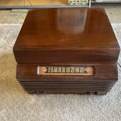 Olympic Phonograph AM Radio Combo Model 6-617