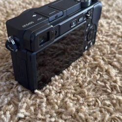 Sony A6400 very neat and working perfectly