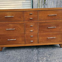 Mid Century 9 Drawer Dresser.