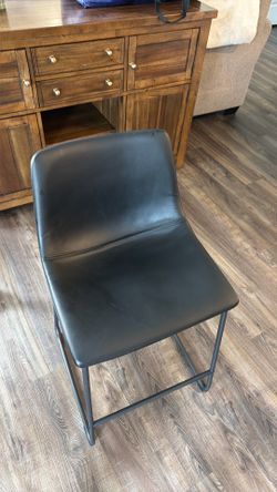6 Leather bar Stools