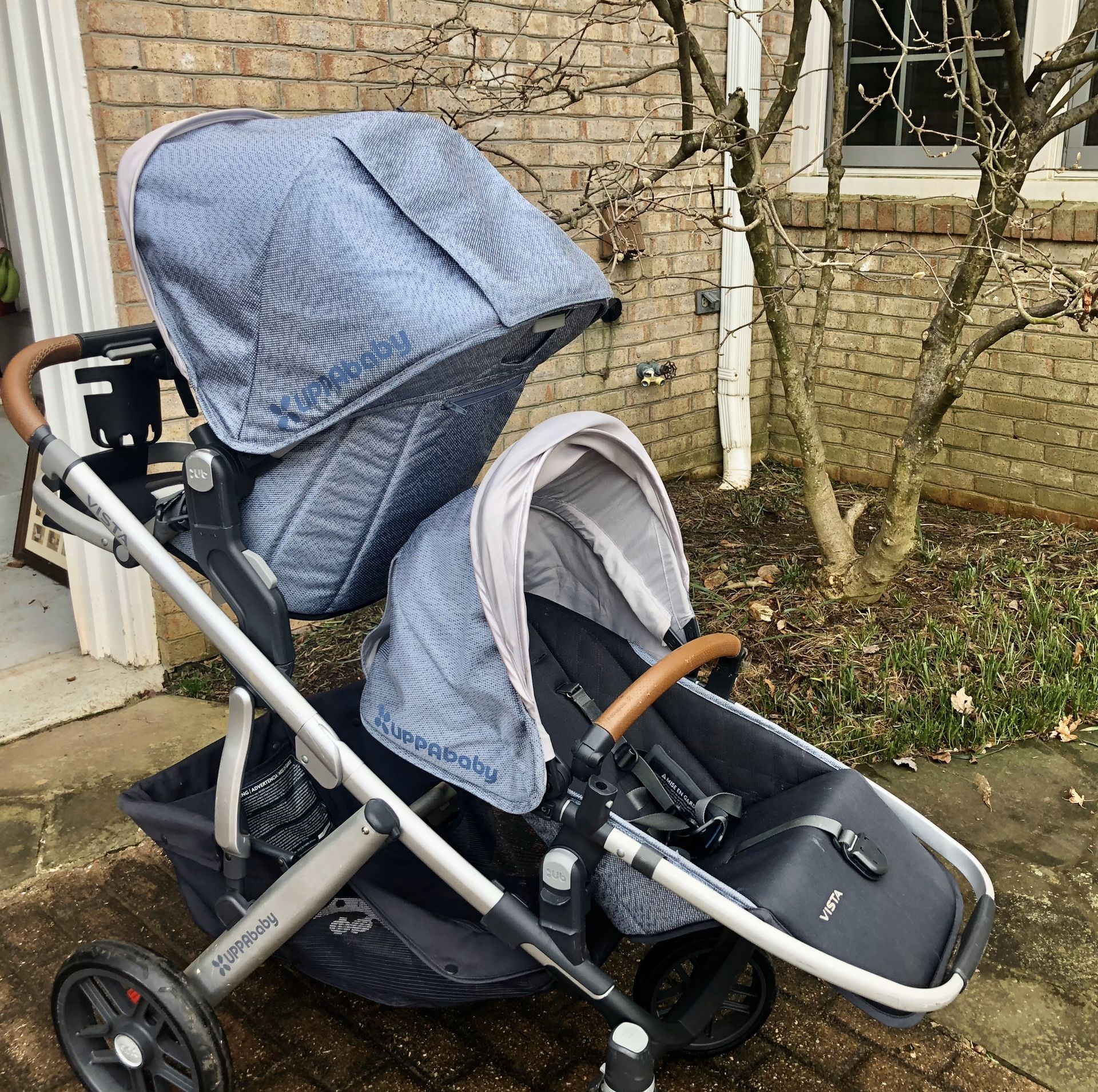 2018 Uppababy Vista stroller w/ two rumble seats, rain cover, and bassinet. Good condition and bassinet NEVER used!