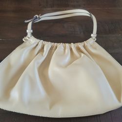 Women's Purse Pickup Is Oakdale 