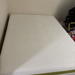 Queen Bed + Metal Frame 