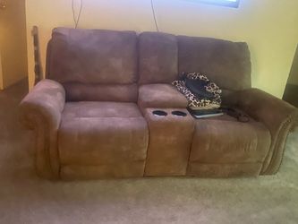 Reclining Loveseat with Center Console