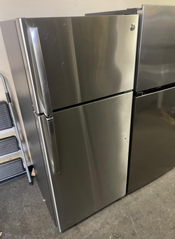 Deal: GE Stainless Top Mount Refrigerator w/ Crispers