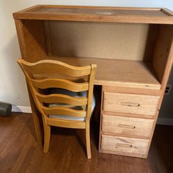 This End Up Desk with attached Hutch 