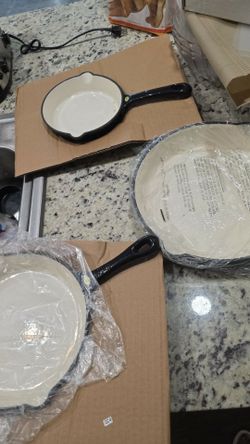 Porcelain cast iron skillets