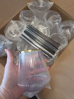 Oojami 18 Pack Disposable Wine Glasses 12 oz Gold Rim Stemless Cups
Shatterproof Unbreakable BPA-Free Recyclable Reusable Ribbed Cocktail Champagne Wh