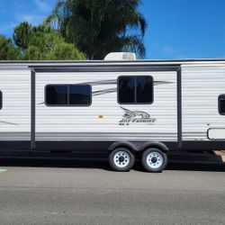 2016 Jayco Bunk beds full living room slide out..... excellent condition 