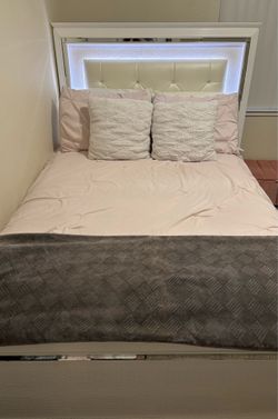 Full size bed