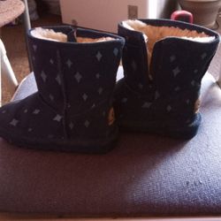 Girls Boots Good Condition Size 8$10.00