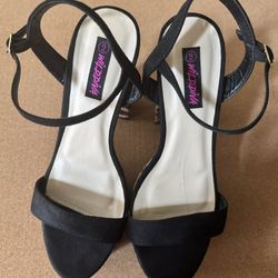 Wild Diva Heeled Sandals(black) size 9 